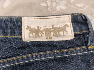 Levi&#39;s Dark Wash Premium Jeans