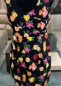 Black Flowery Bodycon Knee Length 👗