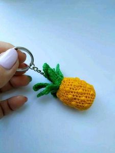 handmade crochet🍍🍎🍓🍇 keychain