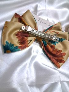 Daisy Tripple Layer Bow Clip