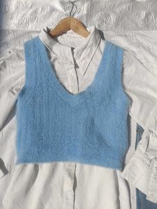 Imported Knit Cropped Vest 💙