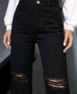 Black Ripped Jeans 👖