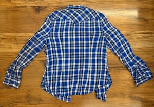 Levi’s Plaid Shirt (Women) 💙