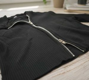 Black Zip-Up Crop Top