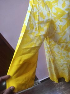 New Unused Xxl Avaasa Yellow Floral Kurta/Dress