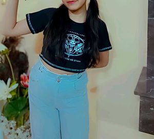 Gorgeous Korean Fitted Black Croptop