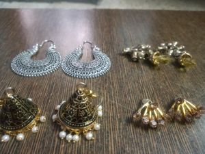 pack of 4 earrings which are unused and in good condition