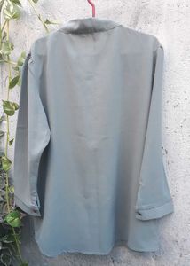 Elegant Gray Button-Down Shirt