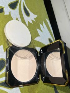 REVLON Gold Matte Moisturising Powder