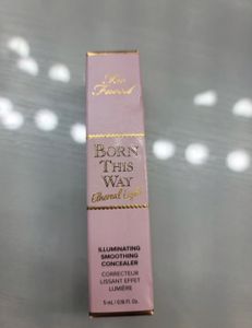 Too Faced Born This Way Ethereal Light Concealer