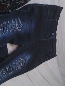 Black Jeans And Comtable