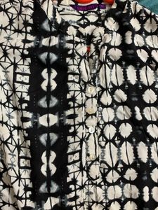 Black &amp; White Roll Up 3/4 Sleeves Woman Top