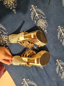 Golden Party Stilettos 🥳