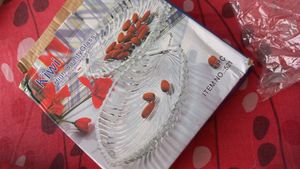 Glass dish single piece