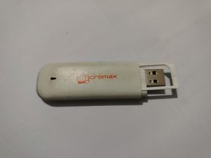 Micromax MMX353G 3G USB modem data card (White)