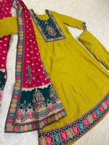 Elegant Ethnic Anarkali Suit Set for women’s and g