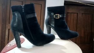Beautiful Boots With Side Buckle