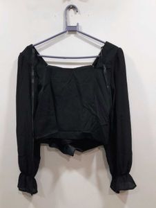 Chic Black &amp; White Bow Crop Top