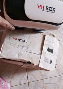 Virtual Reality Box.⁷