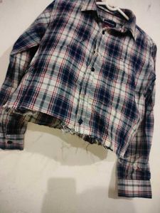 Trendy Cropped Plaid Shirt