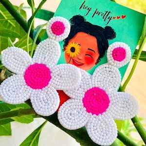 Daisy Beaded Earrings 🌼