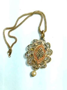 Golden Floral Pendant Necklace