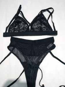 (824) Fox Lingerie 32