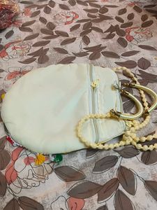 💯💯🔥🔥MUST BUY PRODUCT💯💯Embroidered Clutch