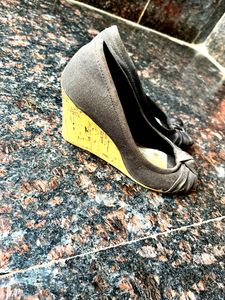 Black Wedges