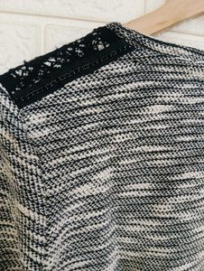 Stylish Knit Top with Lace Detail