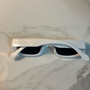 WHITE SUNGLASSES