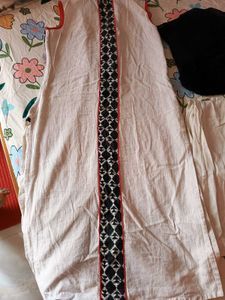 Selling Sleeveless Kurta Set