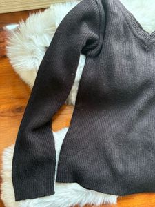 Black V-Neck Long Sleeve Top