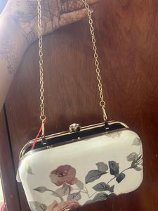 Clutcher Plus Sling Trending N Superb