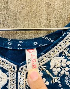 Bandhani-Style Kurti with White Embroidery