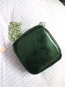 Solid box shoulder bag