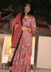 It's Multicolour Maxi Dress Looks Great