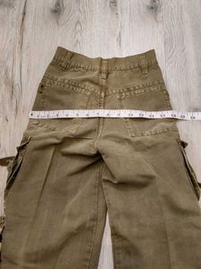 Ma2412 Sabrin cargo jeans waist 22 inches