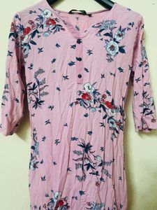 Avaasa Pink Floral Kurti