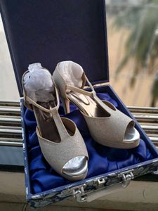 Now In Offer Price Brand New Pencil Heels 👠