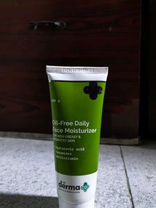 The Derma Co Oil-Free Moisturizer