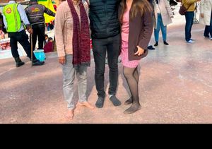 Cream Sweatshirt With Front Zip