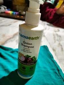 Mama Earth Onion Shampoo