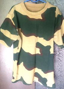 🌟🏵️camouflage T-Shirt 44 inches chest size🌟