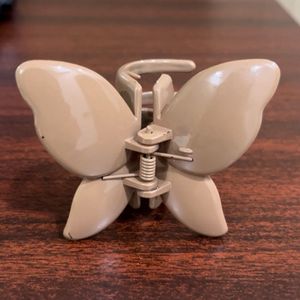Matte Butterfly Clutcher