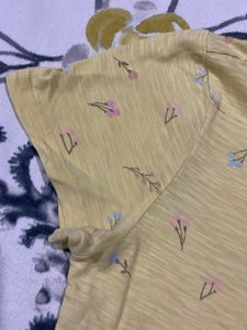 Round Neck Self Print T-shirt Small Size Half Slev