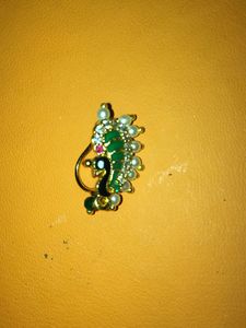 Peacock Nose Pin