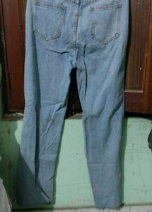 A Straight Fit URBANIC Jeans