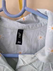 H&amp;M Blue Floral Print Crop Top