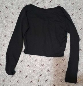 Black Long Sleeve Crop Top